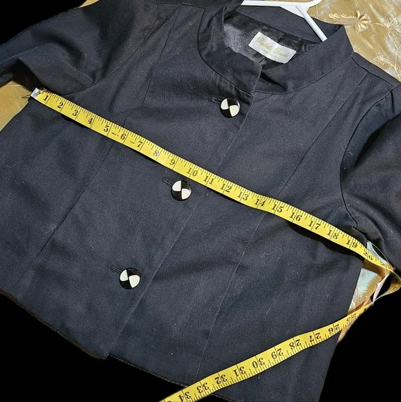 Black Button-Up Jacket. 3/4 Sleeves. Flare Sleeves. Size M - Picture 6 of 7